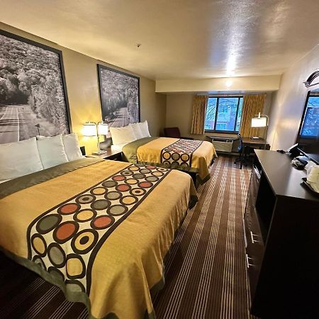 Super 8 By Wyndham Eau Claire Wi Hotel Екстериор снимка