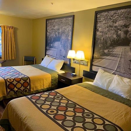 Super 8 By Wyndham Eau Claire Wi Hotel Екстериор снимка