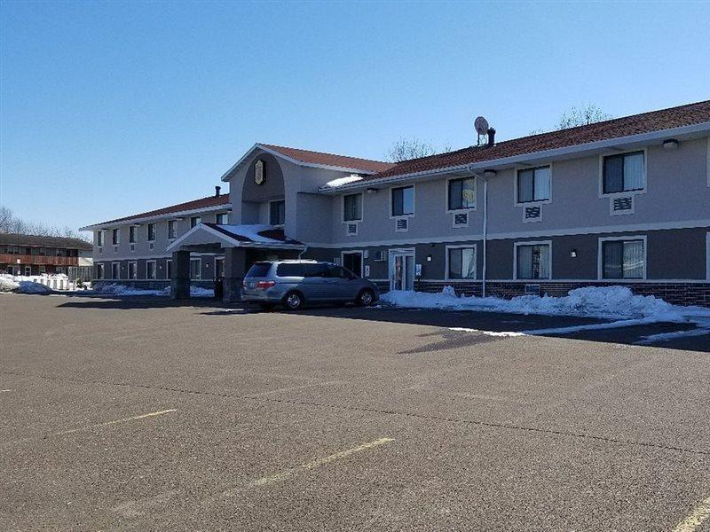 Super 8 By Wyndham Eau Claire Wi Hotel Екстериор снимка