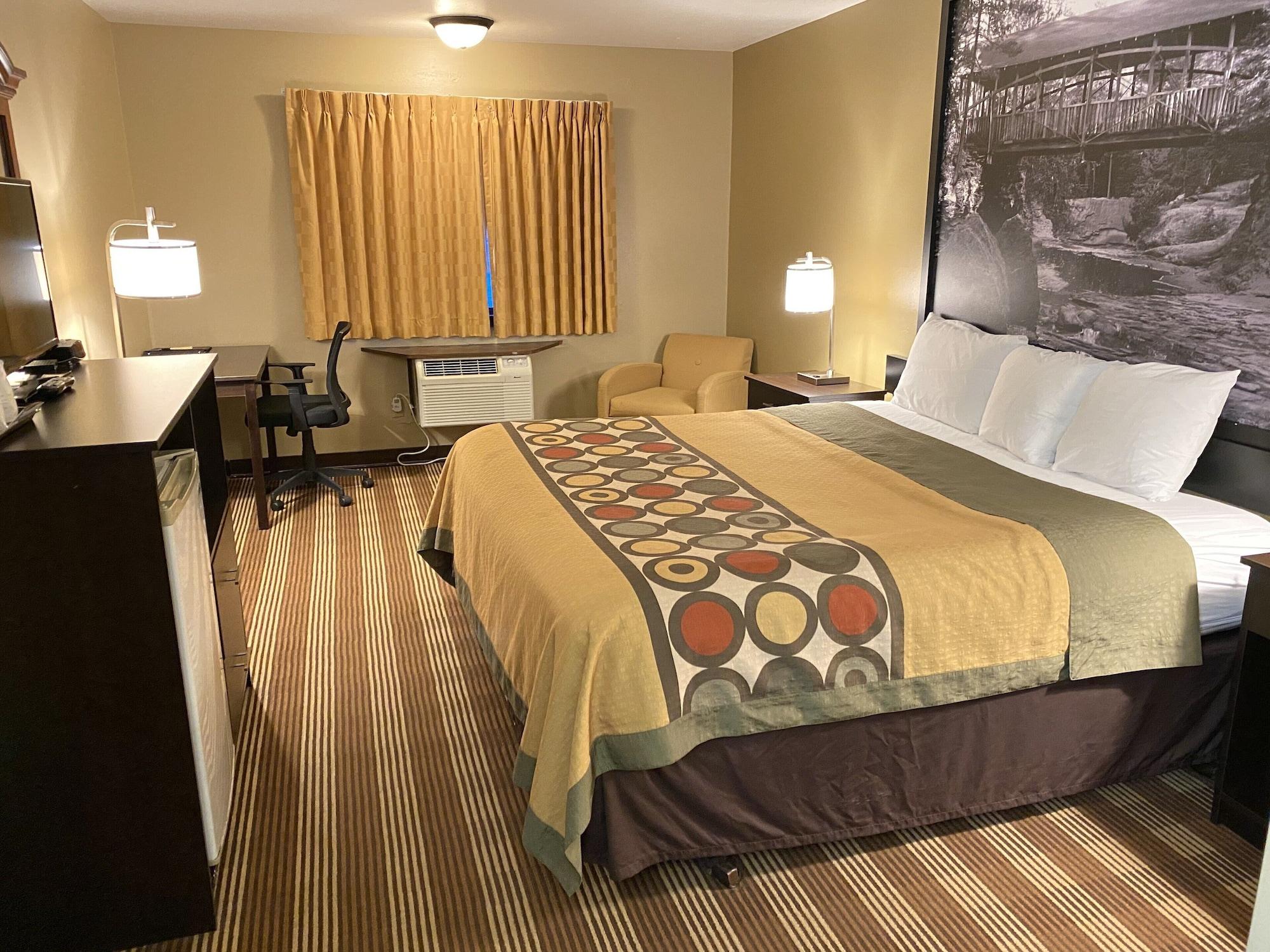 Super 8 By Wyndham Eau Claire Wi Hotel Екстериор снимка