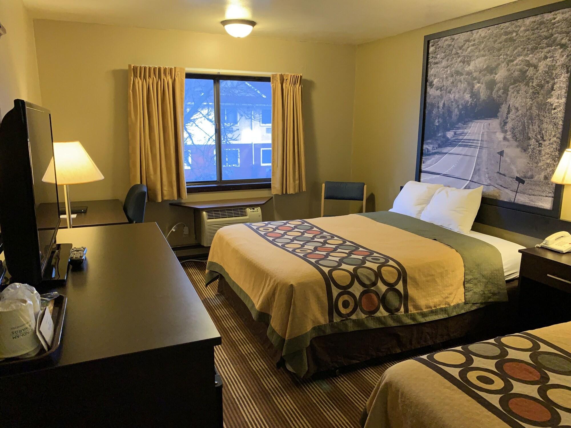 Super 8 By Wyndham Eau Claire Wi Hotel Екстериор снимка