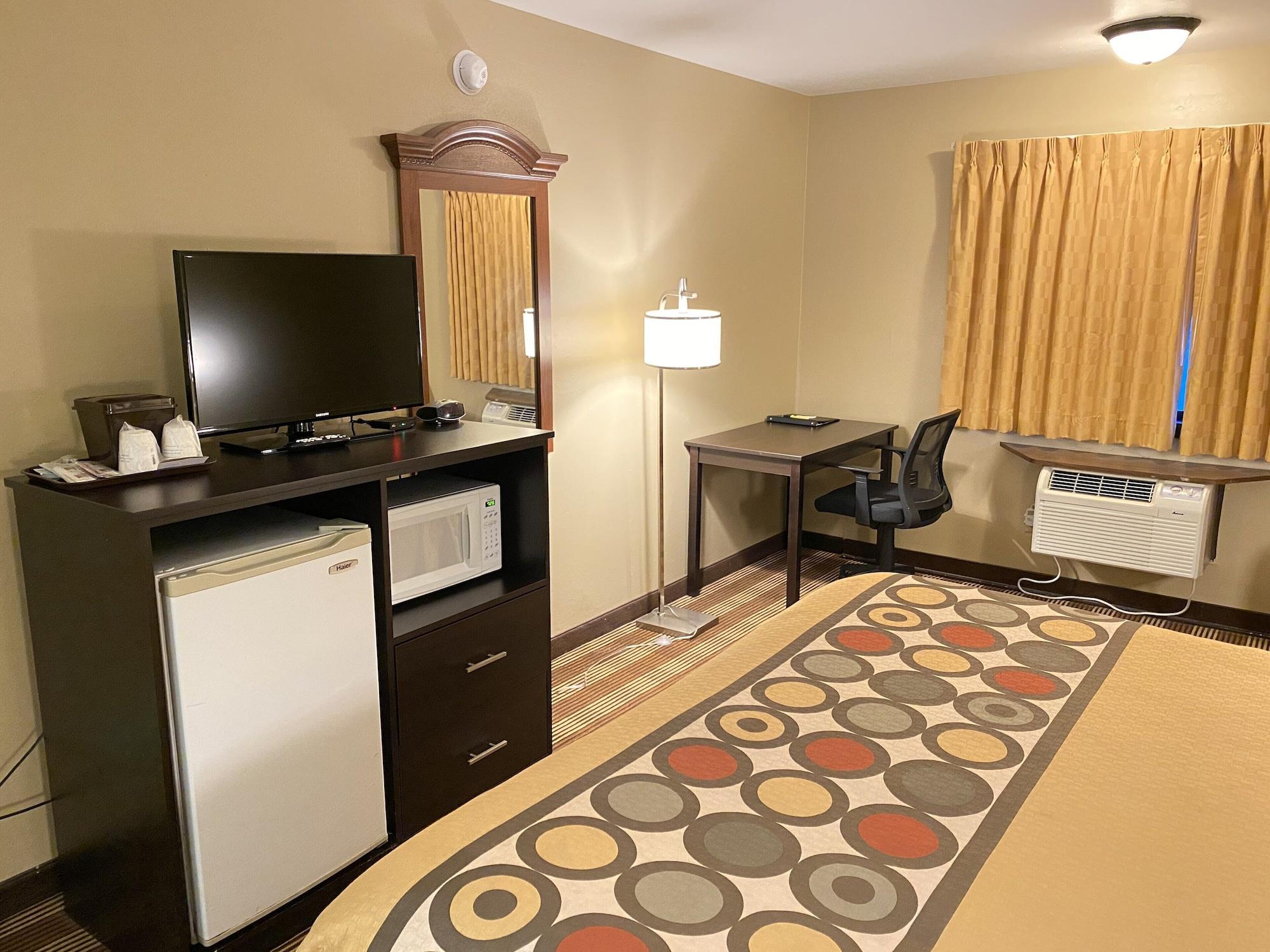 Super 8 By Wyndham Eau Claire Wi Hotel Екстериор снимка