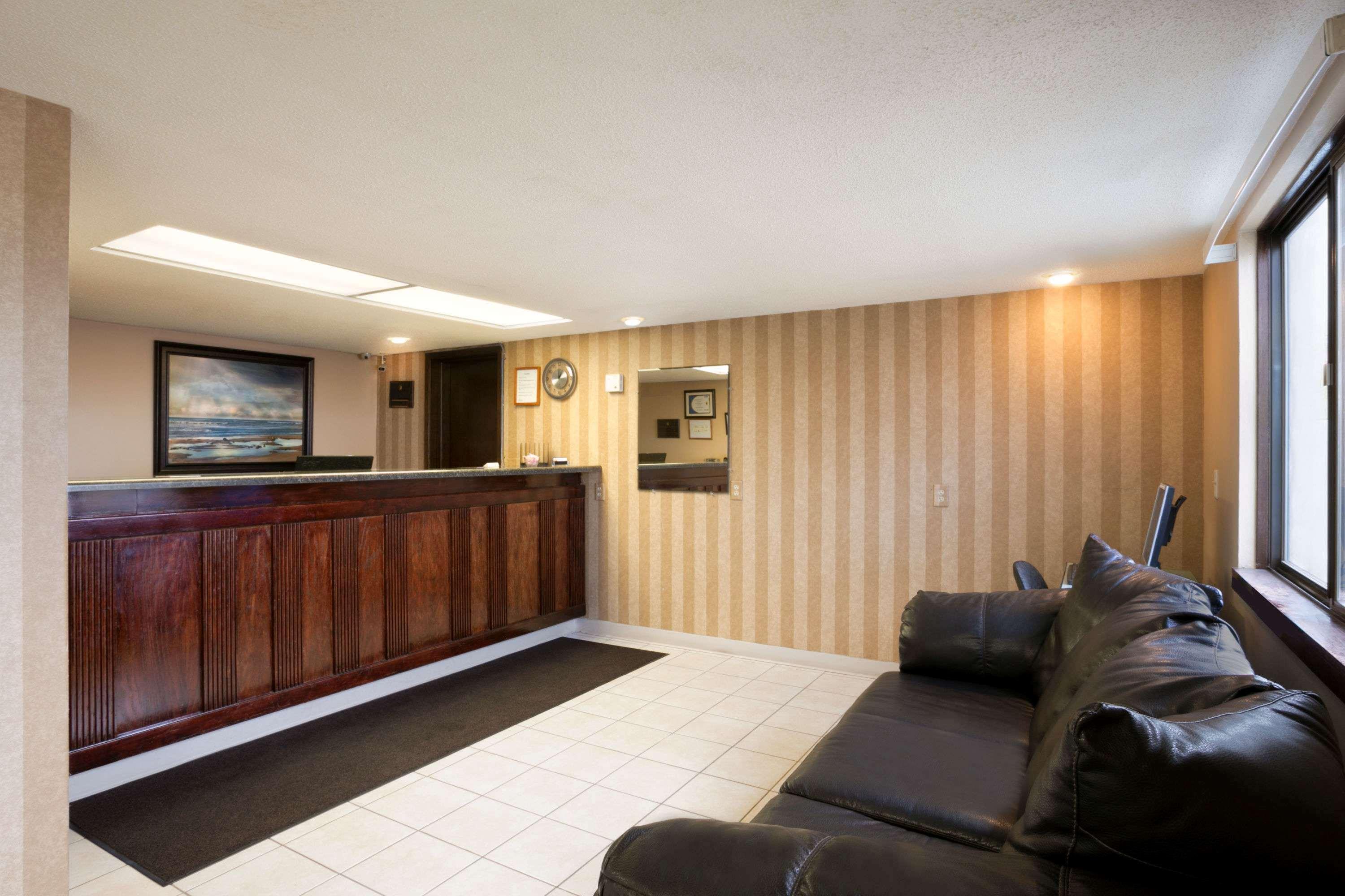 Super 8 By Wyndham Eau Claire Wi Hotel Екстериор снимка