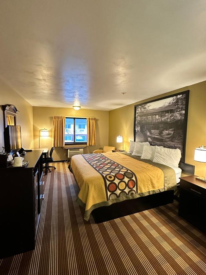 Super 8 By Wyndham Eau Claire Wi Hotel Екстериор снимка