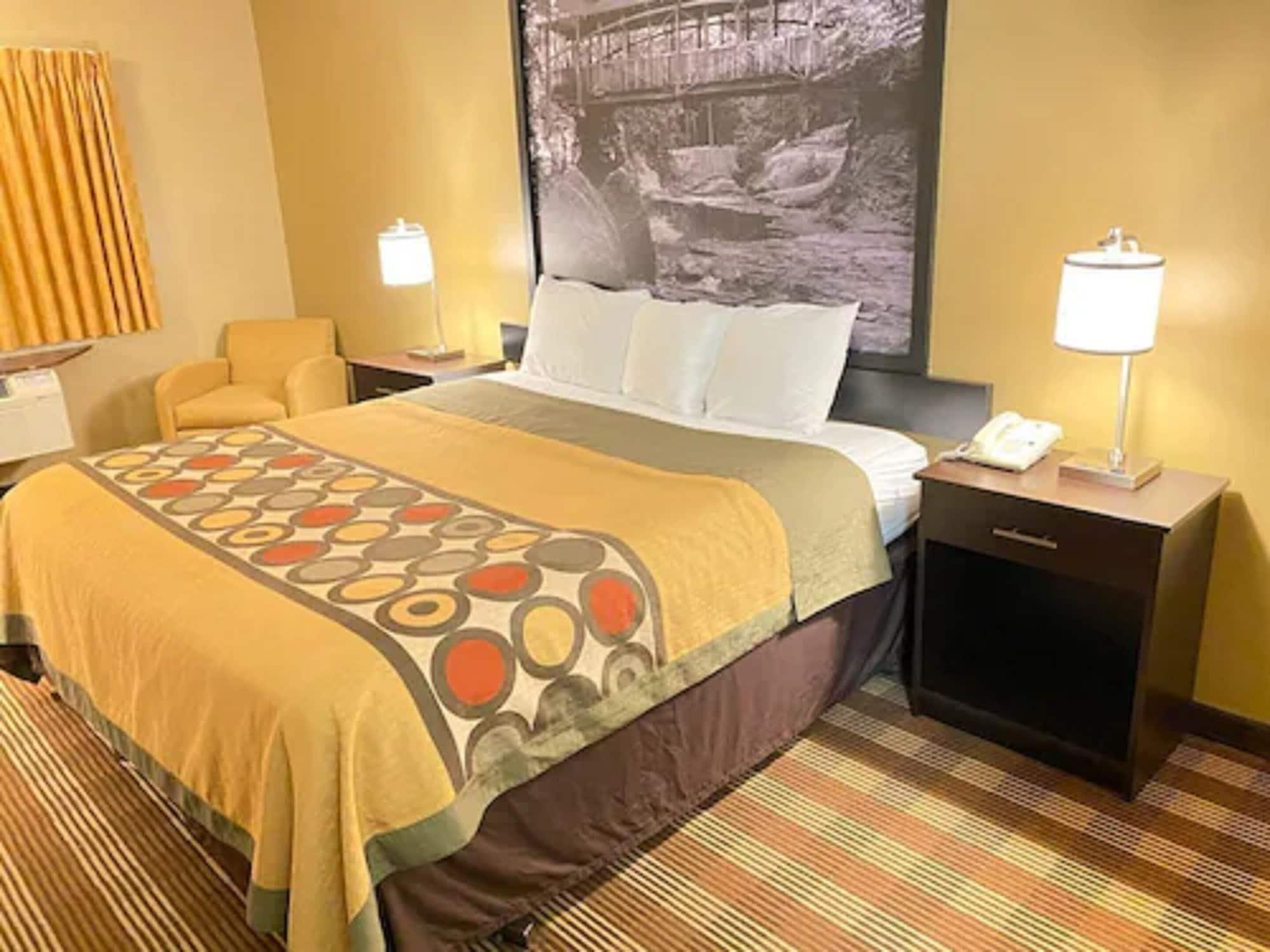 Super 8 By Wyndham Eau Claire Wi Hotel Екстериор снимка