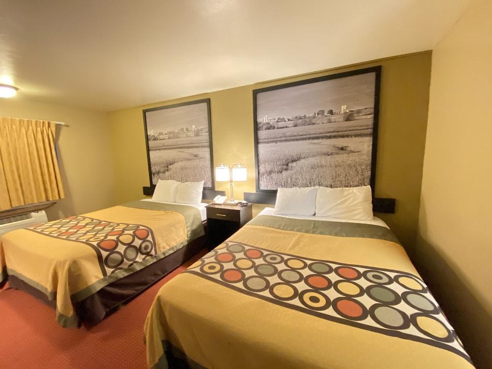 Super 8 By Wyndham Eau Claire Wi Hotel Екстериор снимка