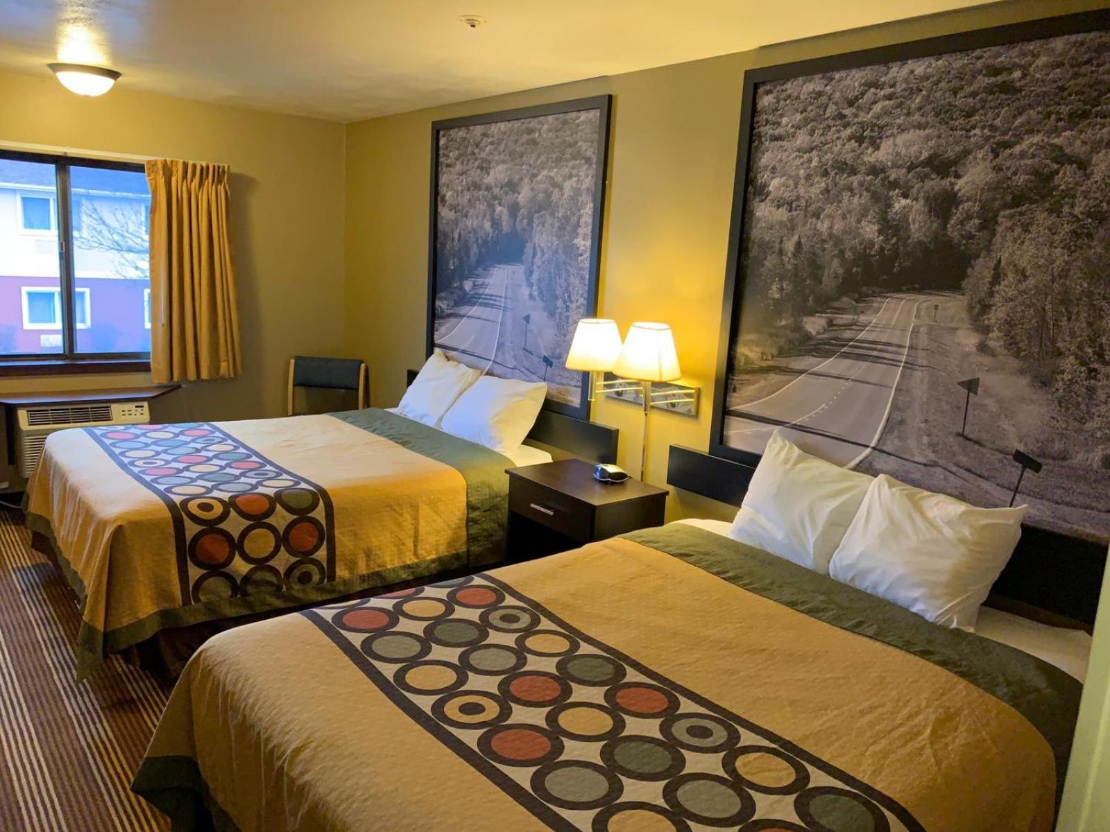 Super 8 By Wyndham Eau Claire Wi Hotel Екстериор снимка