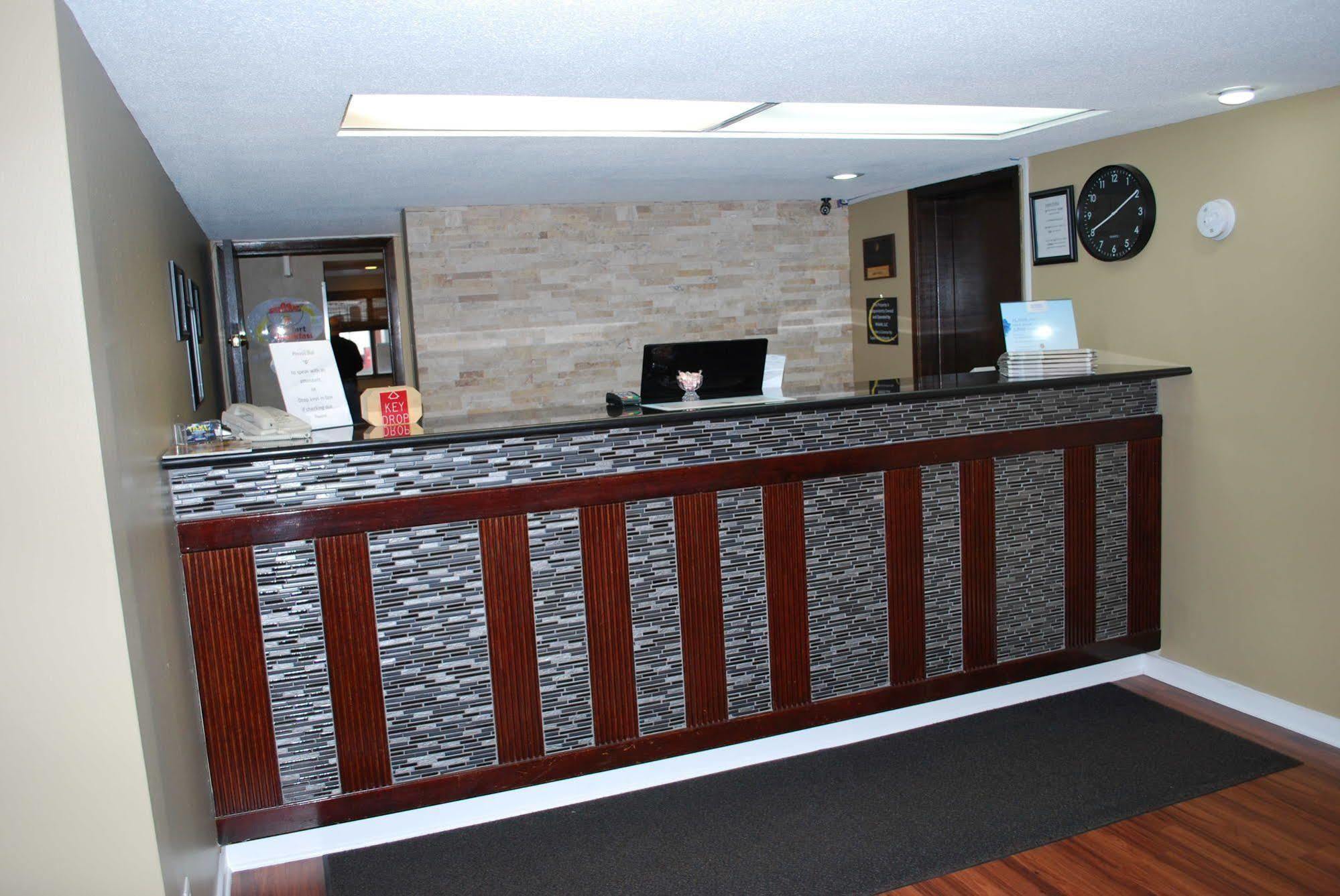 Super 8 By Wyndham Eau Claire Wi Hotel Екстериор снимка